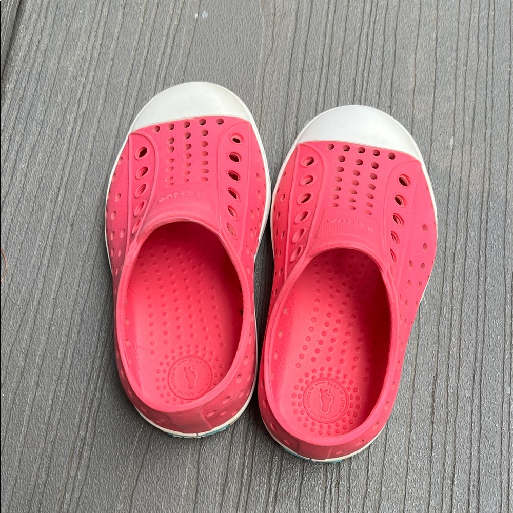 Kids Pink Natives: Size little kid 7. EUC